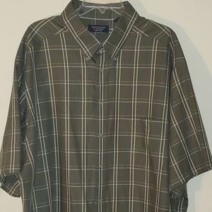 Roundtree and Yorke Short-Sleeved Plaid Shirt